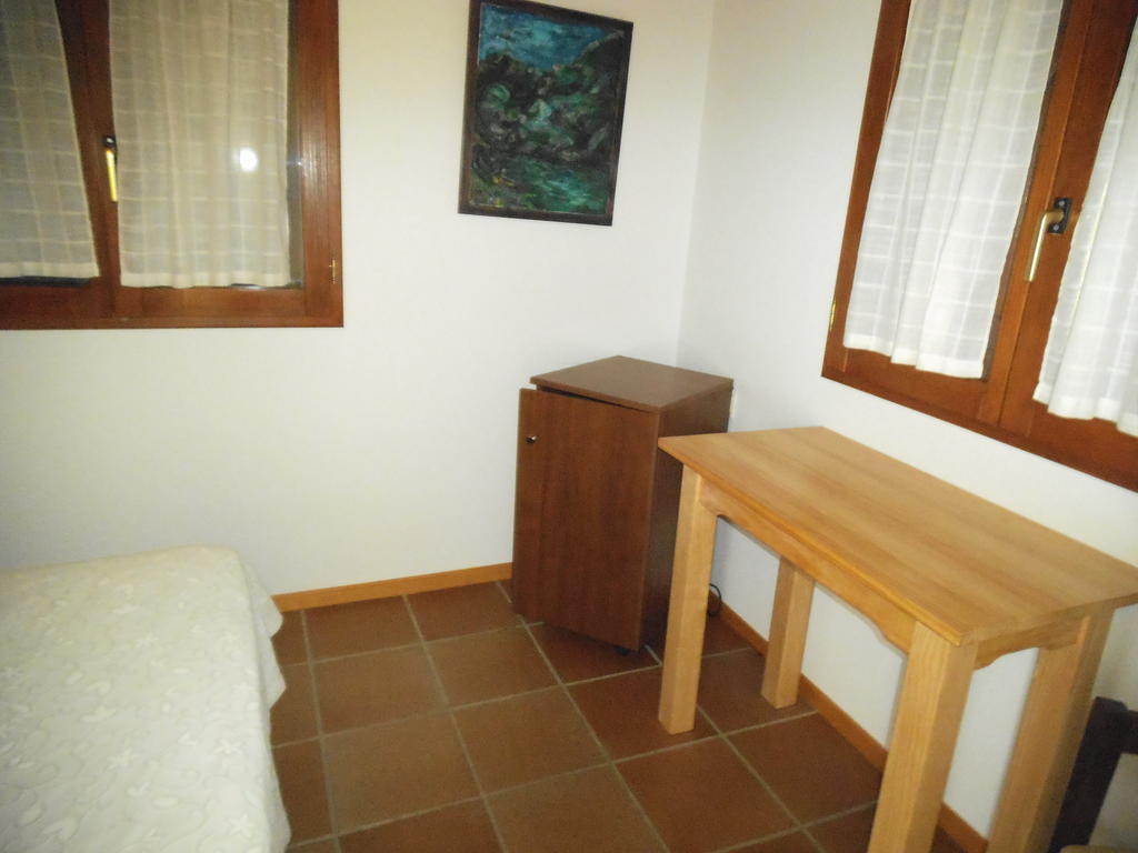 La Cerca Del Alcornoque Guest House Casas de Belvis Ruang foto